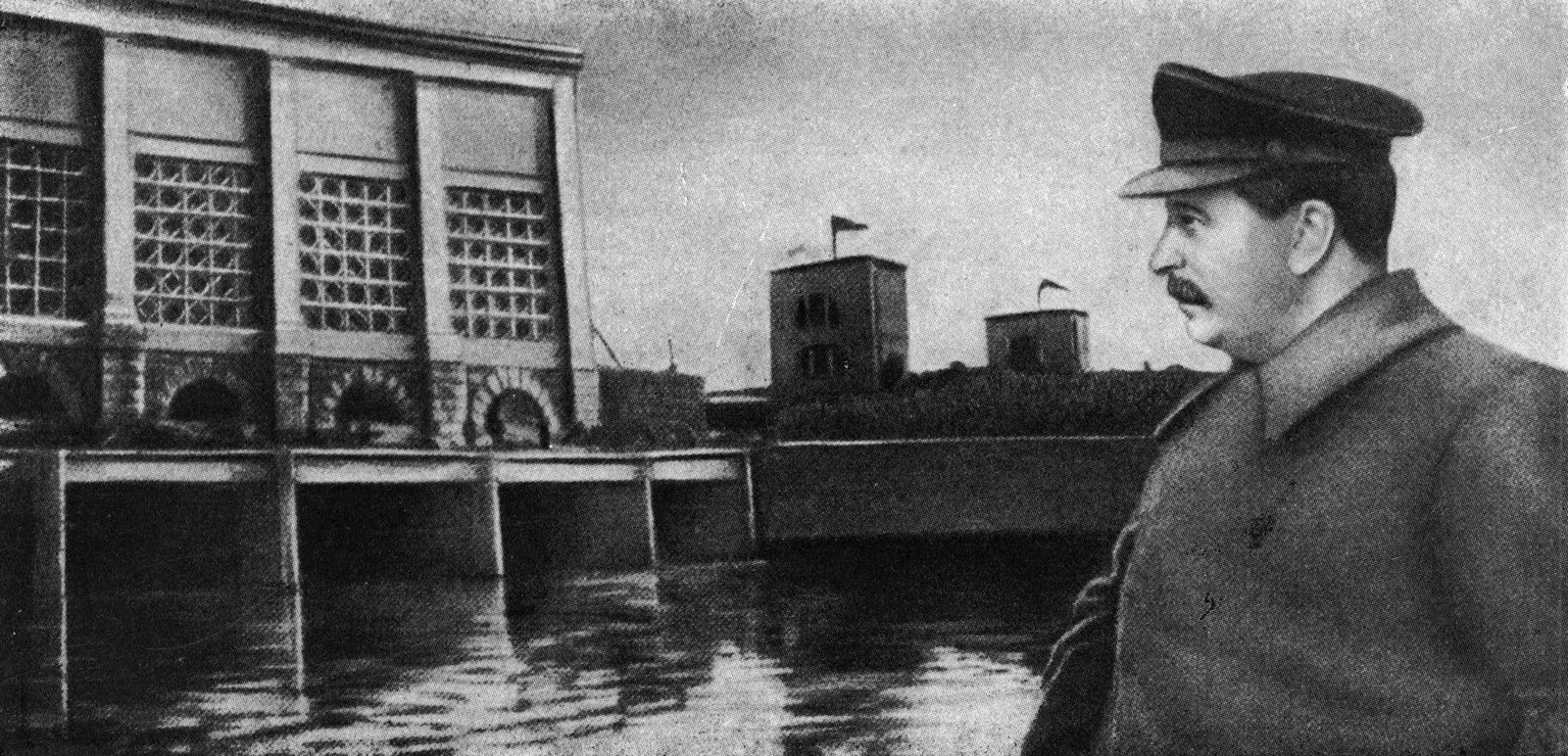 Товарищ Сталин осматривает Яхромскую насосную станцию на канале Москва—Волга