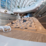 Инжиниринговая компания «БашГрупп». Межбашенное пространство штаб-квартиры Сбербанка в Москве, Россия, 2020–21. Авторы проекта: архитектурное бюро Evolution Design. Фото: Peter Warumli Инжиниринговая компания «БашГрупп». Межбашенное пространство штаб-квартиры Сбербанка в Москве, Россия, 2020–21. Авторы проекта: архитектурное бюро Evolution Design. Фото: Peter Warumli